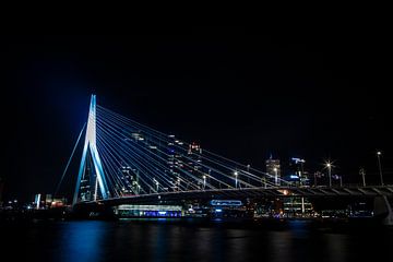 Erasmus Bridge in the evening by Rutger Haspers