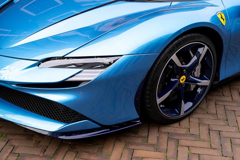 Ferrari SF90 sportwagen in lichtblauw koplampdetail van Sjoerd van der Wal Fotografie