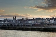 Foto van de Sint-Servaasbrug en Onze-Lieve-Vrouwebasiliek in Maastricht van Geert Bollen thumbnail