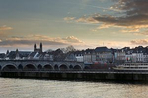 Foto van de Sint-Servaasbrug en Onze-Lieve-Vrouwebasiliek in Maastricht