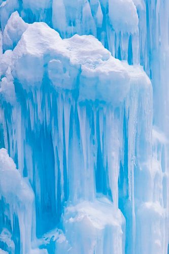 Bevroren waterval in het Engadin in Zwitserland