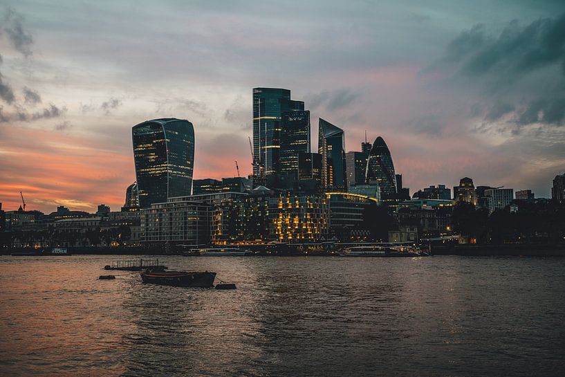 London by Hello Pompoyo