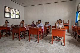 Schoolkinderen @ Arborek Island, Indonesie van Travel Tips and Stories