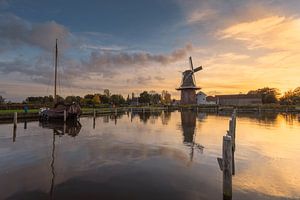 Niederländisches Bild, Windmühle, Segelboot und Wasser