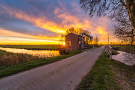 Sonnenaufgang am Schöpfwerk von thowehey