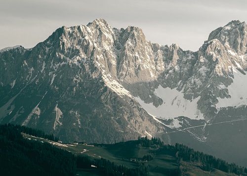 Zonlicht op Besneeuwde Bergtop