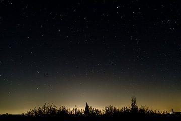 Stadlicht met sterrenhemel van Kim Tiekstra