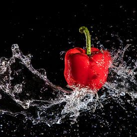 Paprika in Wasserspritzer von Christel Bekkers