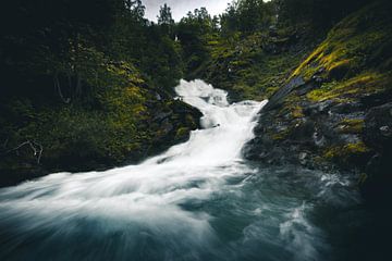 Norwegian waterfall by Jip van Bodegom