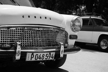 Vintage car, in Havana Cuba van Thomas Legius