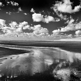 Wolkenlucht op de Maasvlakte van Peter Hofwegen