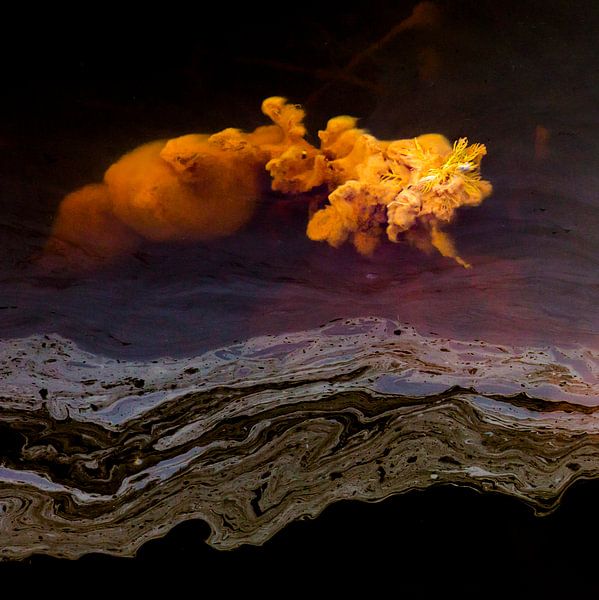 Miracles dans le fossé, Eruption d'un volcan d'algues. Terheijden, image volcanique par Ad Huijben