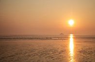 Zonsondergang aan zee 3 van Lisa Bouwman thumbnail