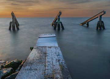 de ijsbrekers bij marken op een koude ochtend in december van petra van oorschot