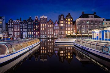 Het Damrak in Amsterdam - Nederland