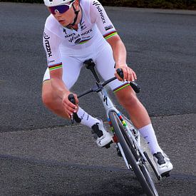 Lotte Kopecky in the rainbow jersey by FreddyFinn