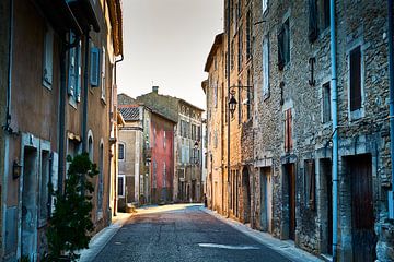 Straat In Rustiek Frans Dorp - Bonnieux Provence van Richard Smit