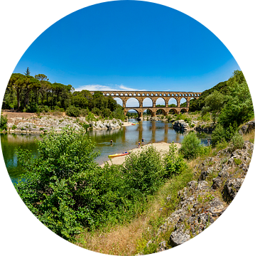 Romeins aquaduct, Pont du Gard over de rivier de Gardon, Remoulins, Provence Vaucluse, Frankrijk, van Rene van der Meer