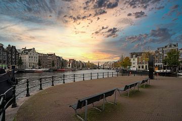 Sunset in Amsterdam van Peter Bartelings
