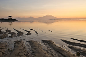 Morgenröte am Strand von Sanur, Bali