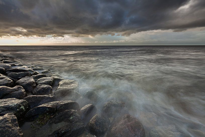 Harde wind bij het IJsselmeer von Ron Buist