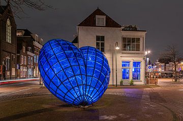 Delft blue heart on a cloudy evening