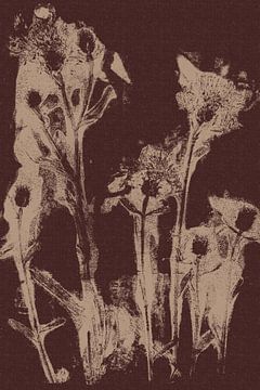Puur landelijk. Moderne botanische kunst. Bloemen in crèmewit en bruinrood. van Dina Dankers