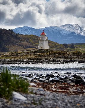 Vuurtoren op een stormachtige dag op Vigra, Noorwegen van qtx