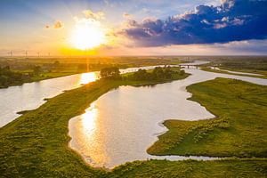 Paysage de l'IJssel au coucher du soleil, vu d'en haut