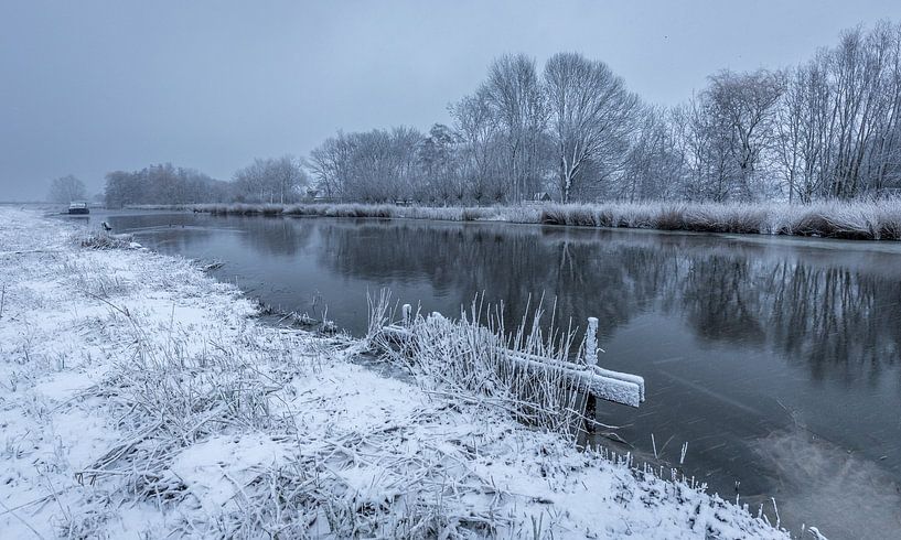 Ring canal along Oostdijk in snow by peterheinspictures