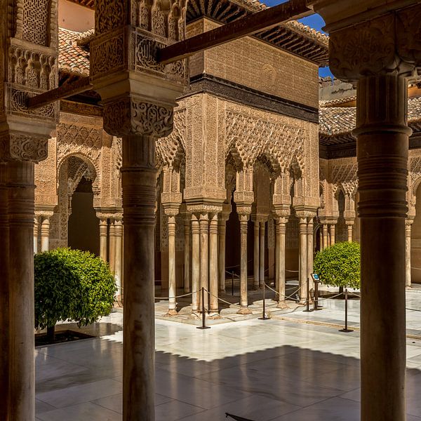 Alhambra von Granada, Patio de Los Leones. von Hennnie Keeris