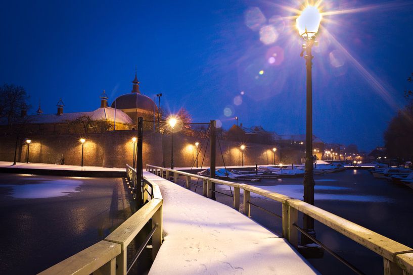 Leerdamse haven in de sneeuw by Matthijs Temminck