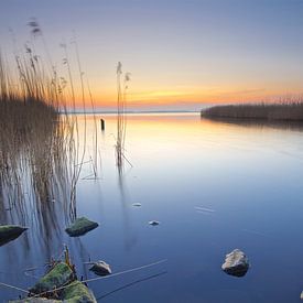 Zonsondergang over het Leekstermeer in Groningen von Gerben van Dijk