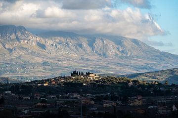 Verlaten berglandschap in Sicilië van Werner Lerooy