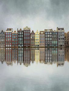 Farbenfrohe Häuser an der Gracht in Amsterdam