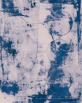 Moderne abstracte kunst. Organische vormen in blauw en wit. van Dina Dankers