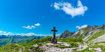 Mountain cross, Koblat at Laufbichelsee, Allgäu Alps by Walter G. Allgöwer