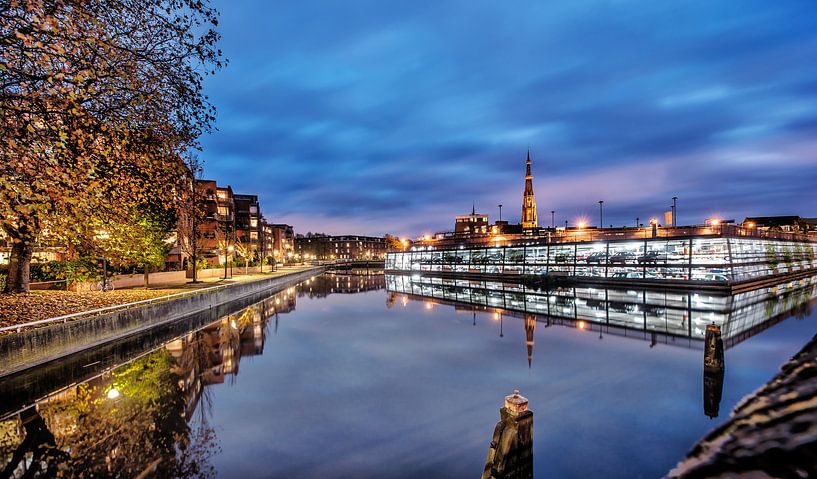 Leeuwarden stadsgracht met Bonifatius kerktoren in het avondlicht by Harrie Muis