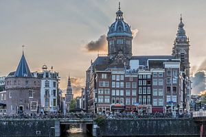 Een stukje Prins Hendrikkade in Amsterdam. van Don Fonzarelli