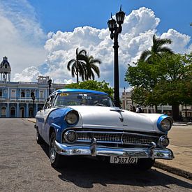 Oldtimer in der Stadt Cienfuegos, Kuba von Herman Keizer