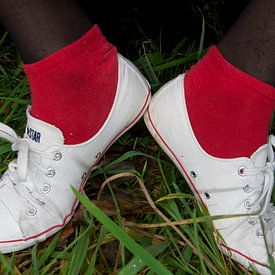 White sneakers in the wild van Arthur Wijnen