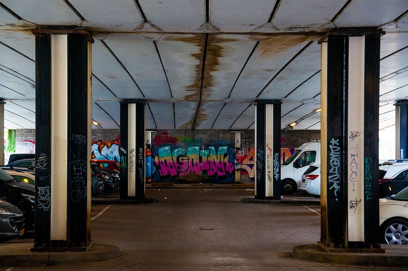 Graffiti on parking lot by Manuel Tolhuis