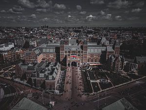 Luchtfoto (Drone foto) van het Museumplein en Rijksmuseum in Amsterdam van Jan Hermsen