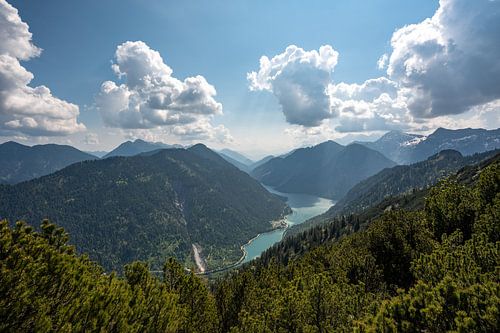 Uitzicht over de Plansee naar de Zugspitze