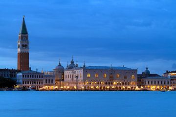 VENISE Basilique Saint-Marc - san marco night sur Bernd Hoyen