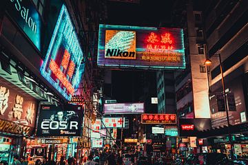 Neon in Mong Kok van Mickéle Godderis