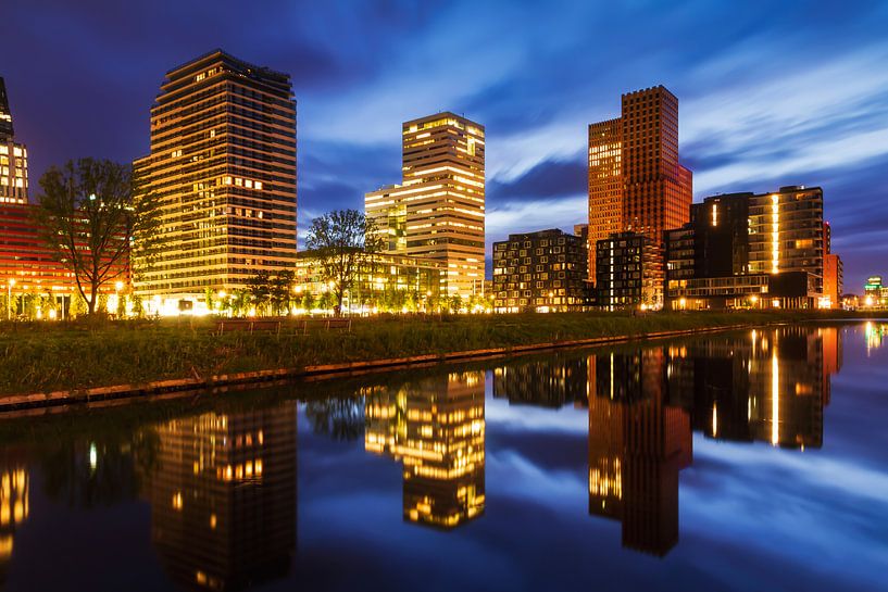 Amsterdam Zuidas reflectie van Dennis van de Water