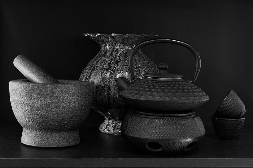 Still life in black by Thea Mekkelholt