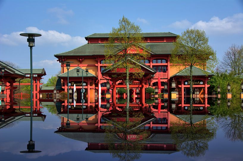 Asia Spiegelung van Edgar Schermaul