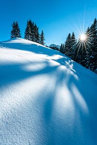 Vue hivernale sur le Hahnenkamm sur Leo Schindzielorz